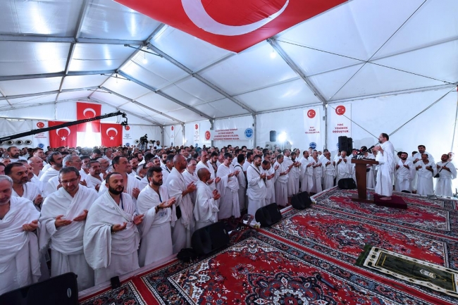 Diyanet İşleri Başkanı Erbaş'tan Arafat'ta Vakfe Duası
